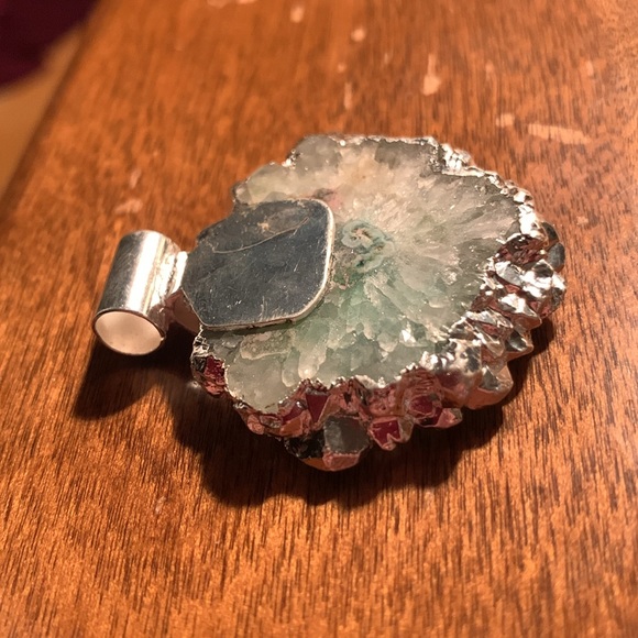 Mint green crystal Druzy pendant - Picture 6 of 11